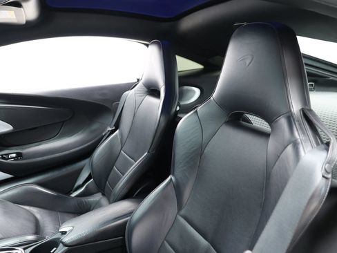 Used 2021 McLaren GT RWD image 22