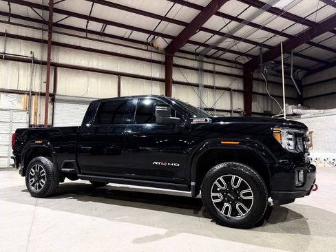 Used 2023 GMC Sierra 2500 AT4 w/ AT4 Preferred Package AWD/4WD image 3