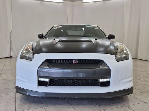 Used 2009 Nissan GT-R Premium AWD/4WD image 3