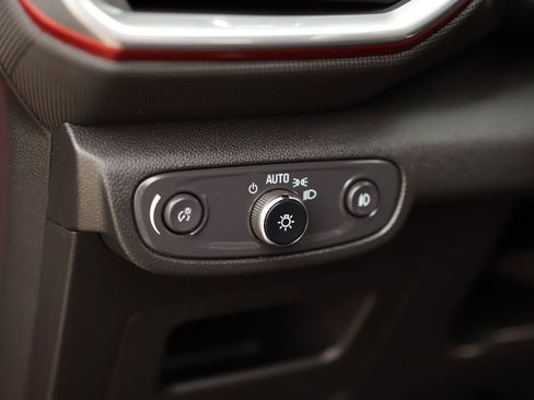 Used 2021 Chevrolet TrailBlazer RS w/ Technology Package FWD image 10