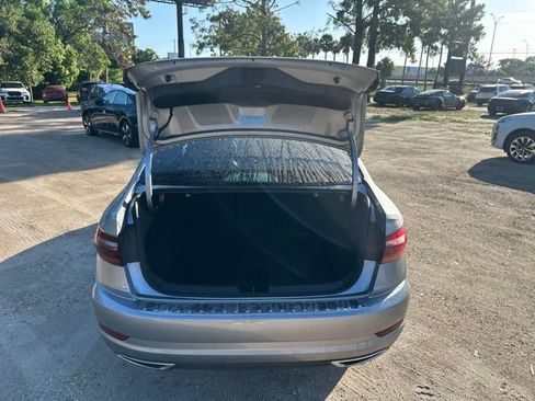 Used 2019 Volkswagen Jetta R-Line w/ R-Line Cold Weather Package FWD image 7