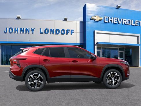 New 2026 Chevrolet Trax RS w/ Sunroof Package FWD image 5