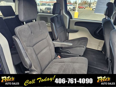 Used 2019 Dodge Grand Caravan SE w/ UConnect Hands-Free Group image 14