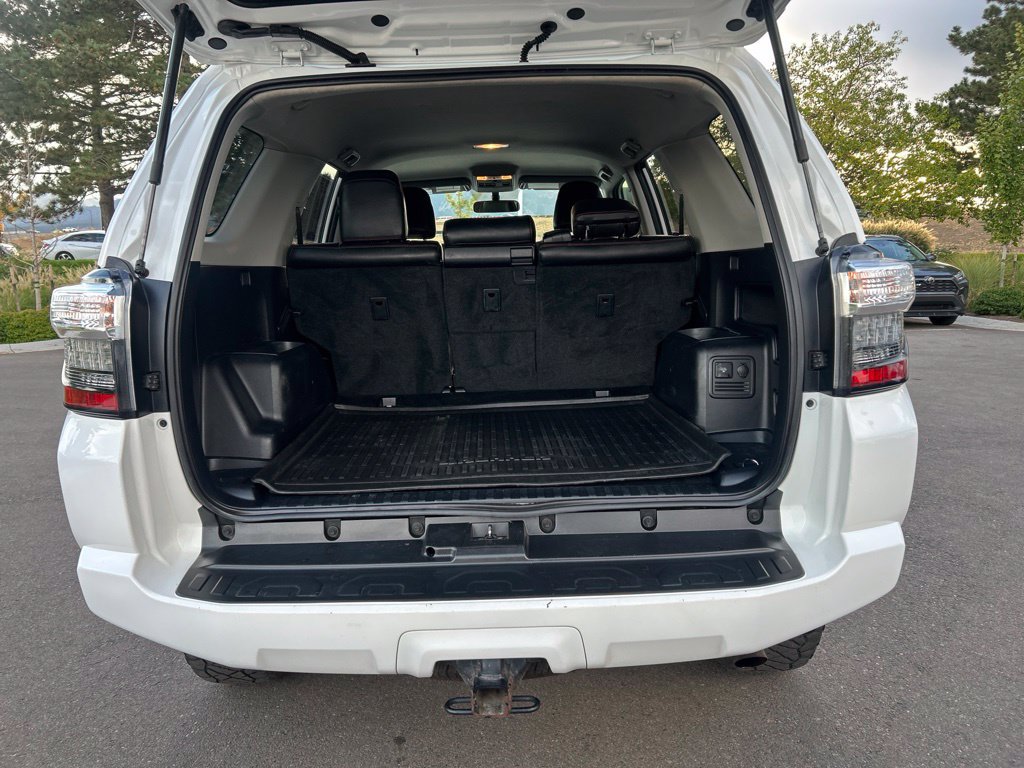 Used 2016 Toyota 4Runner SR5 AWD/4WD image 17