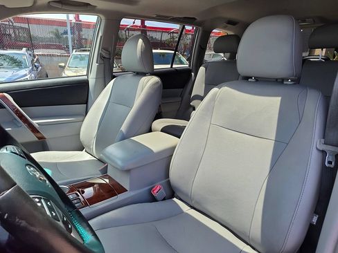Used 2012 Toyota Highlander Limited w/ Tow Pkg FWD image 19
