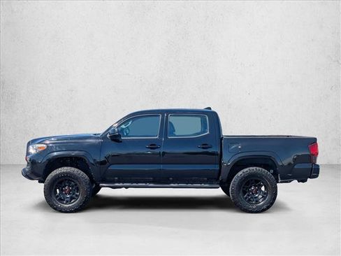 Used 2018 Toyota Tacoma SR5 AWD/4WD image 9