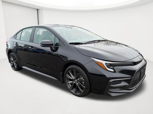 Used 2025 Toyota Corolla SE FWD image 3