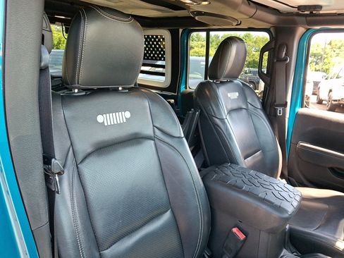 Used 2020 Jeep Wrangler Unlimited Sahara AWD/4WD image 13