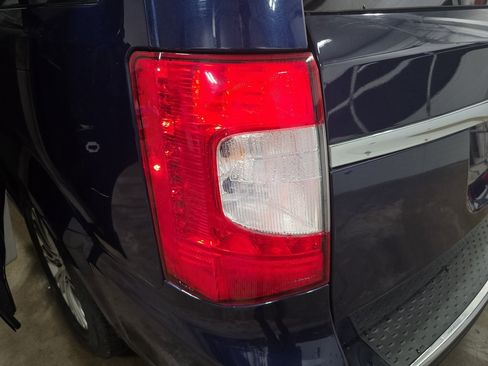 Used 2015 Chrysler Town & Country Touring-L w/ Driver Convenience Group image 33