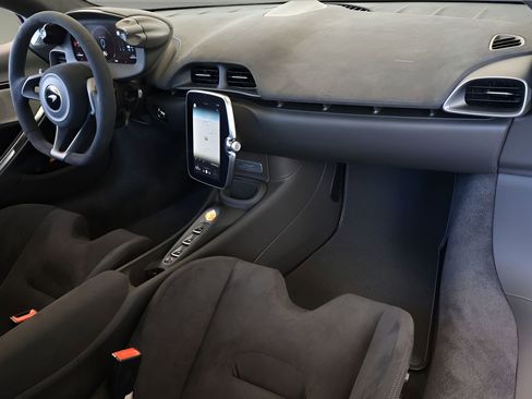 New 2026 McLaren Artura image 14