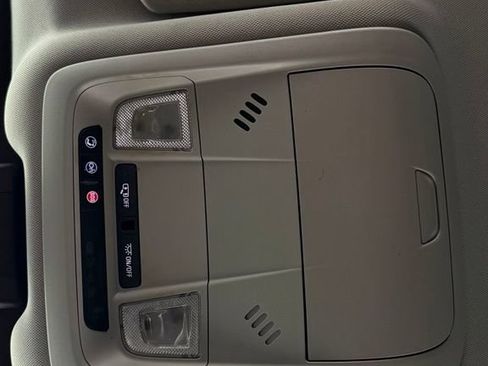 Used 2023 GMC Terrain SLE w/ Driver Convenience Package FWD image 25