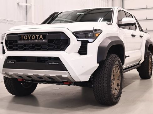 Used 2025 Toyota Tacoma 4x4 Double Cab Hybrid w/ Tow Tech Package image 5