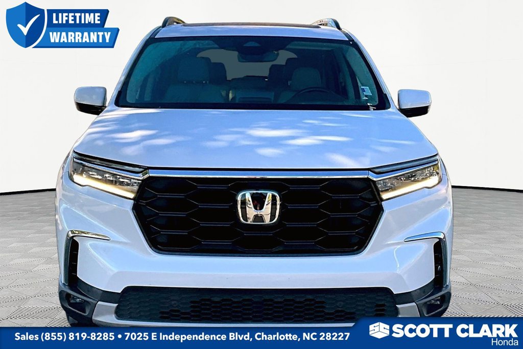 Used 2024 Honda Pilot Touring image 2