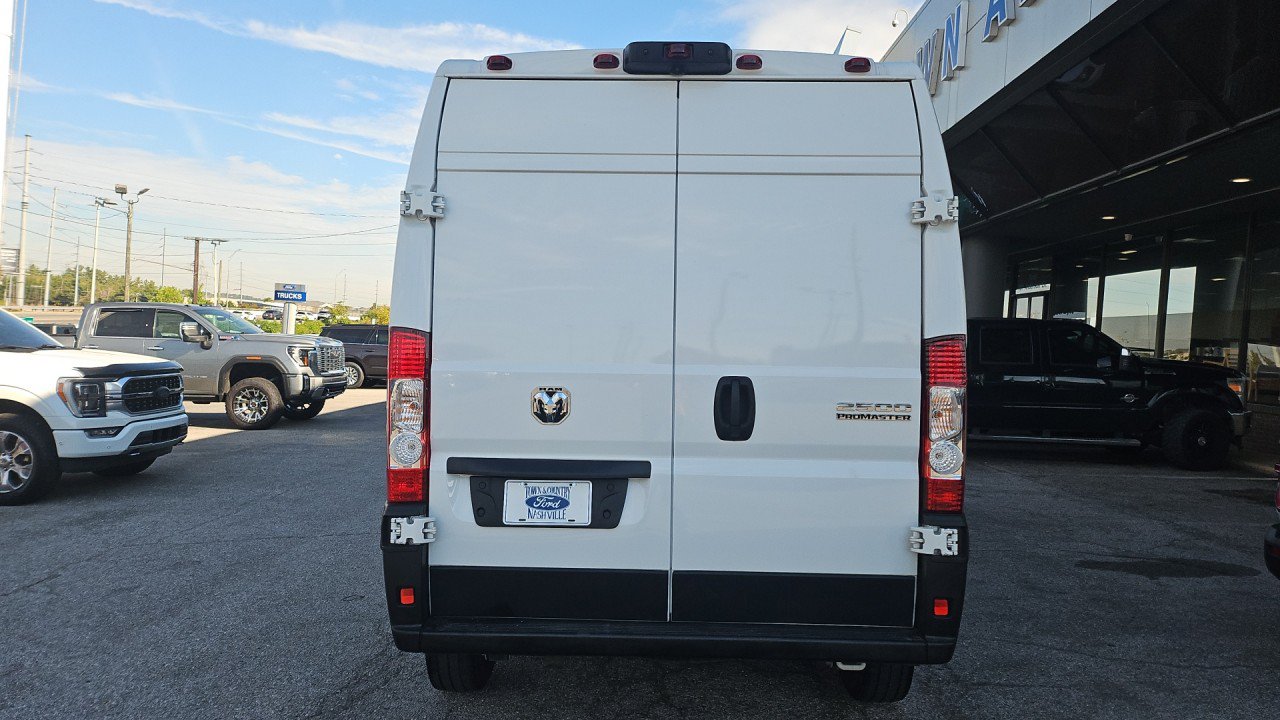 Used 2025 RAM ProMaster 2500 w/ Convenience Group FWD image 4