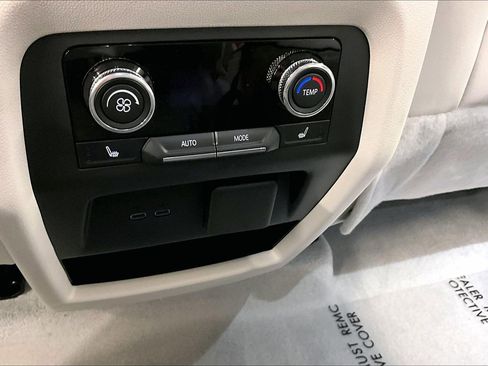 Used 2025 Buick Enclave Avenir w/ Super Cruise Package AWD/4WD image 34