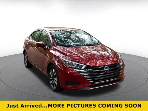 Used 2025 Nissan Versa SV image 1