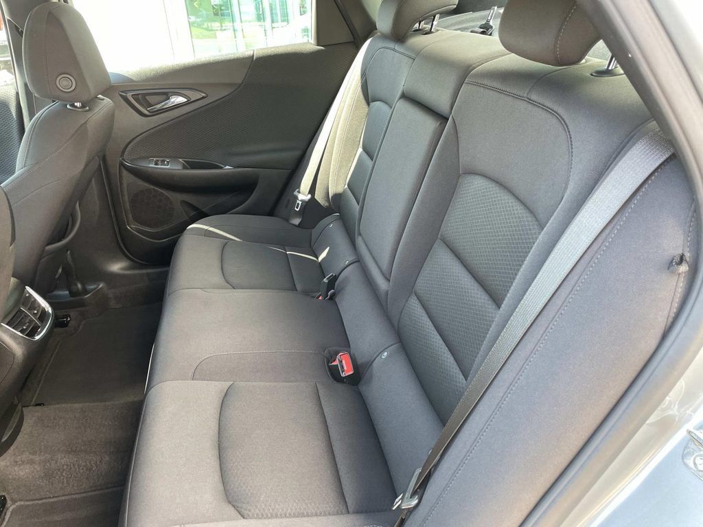 Used 2025 Chevrolet Malibu LT FWD image 12