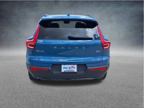 Certified 2023 Volvo XC40 B5 Ultimate w/ Protection Package Premier AWD/4WD image 7