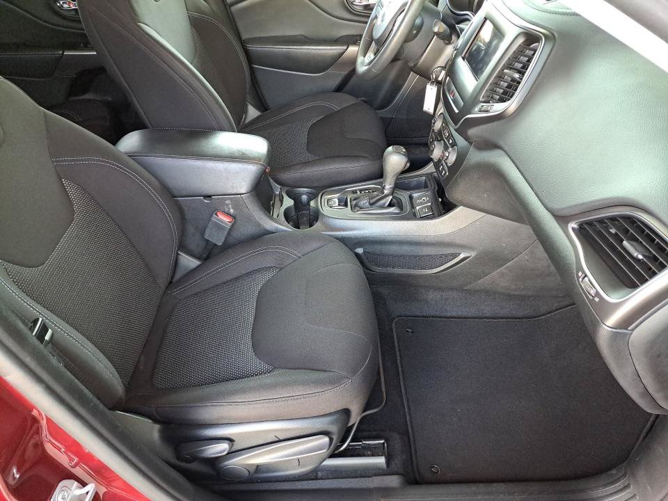 Used 2019 Jeep Cherokee Latitude w/ Popular Appearance Group FWD image 17