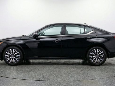 Used 2025 Nissan Altima 2.5 SV FWD image 4