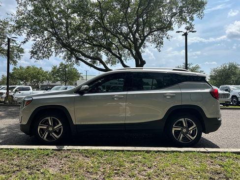 Used 2021 GMC Terrain SLT FWD image 1