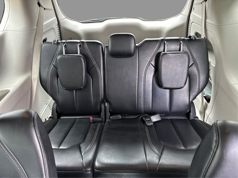 Used 2023 Chrysler Pacifica Touring-L FWD image 27