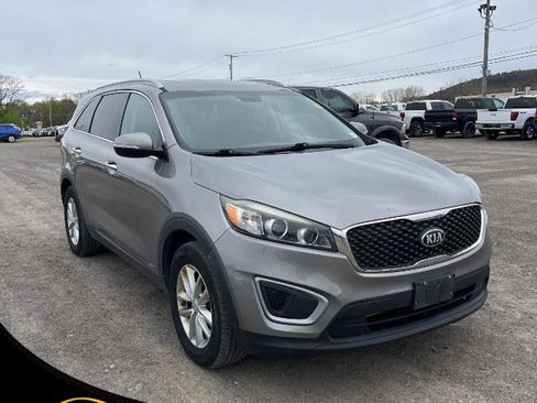 Used 2017 Kia Sorento AWD image 1