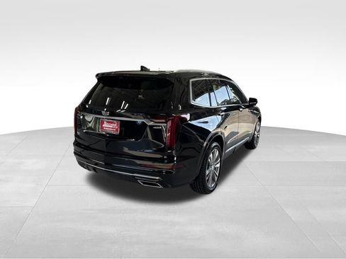 Used 2023 Cadillac XT6 Premium Luxury w/ Technology Package FWD image 5