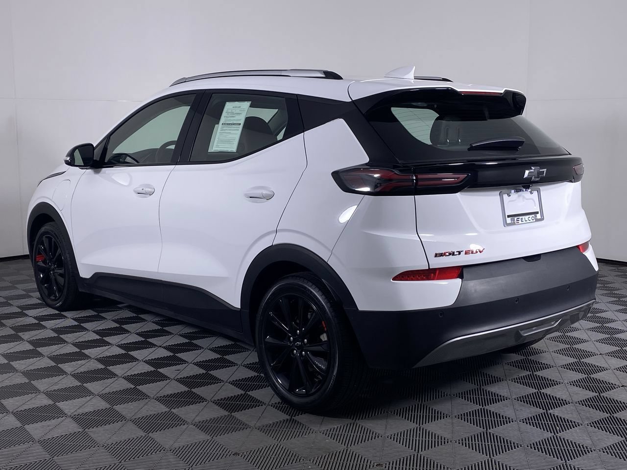 Used 2023 Chevrolet Bolt EUV LT w/ Convenience Package FWD image 17