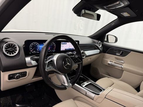Used 2025 Mercedes-Benz GLB 250 image 6
