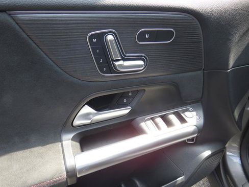 Used 2023 Mercedes-Benz GLA 250 4MATIC image 9