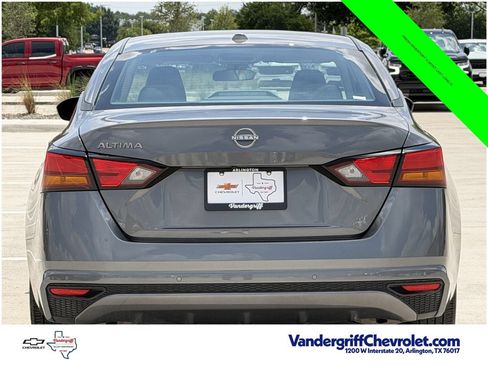 Used 2025 Nissan Altima 2.5 SV FWD image 5
