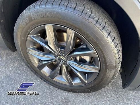 Used 2023 Volkswagen Tiguan SE image 14
