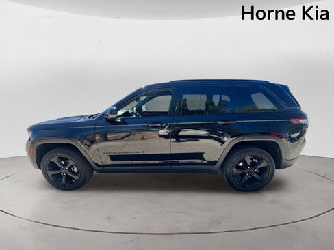 Used 2023 Jeep Grand Cherokee Altitude AWD/4WD image 6