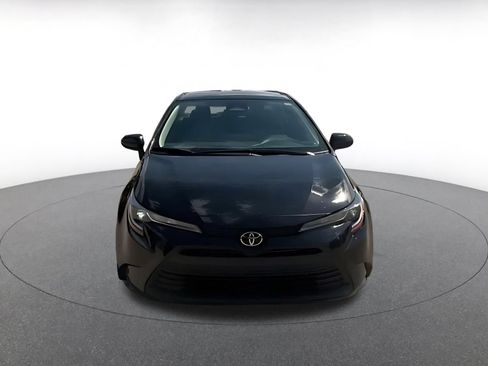Used 2025 Toyota Corolla LE FWD image 4