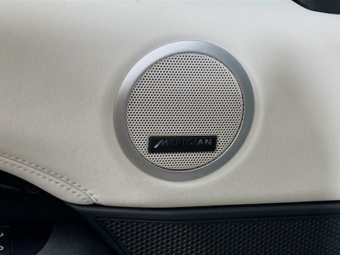 Used 2025 Land Rover Discovery S AWD/4WD image 19