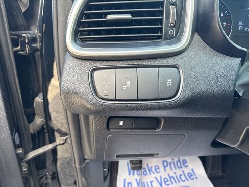 Used 2020 Kia Sorento LX FWD image 58