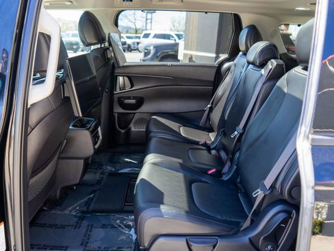 Certified 2025 Kia Carnival SX FWD image 14