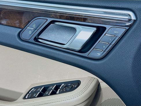 Certified 2023 Porsche Macan AWD/4WD image 20