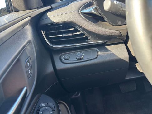 Used 2025 Buick Envista Sport Touring image 32