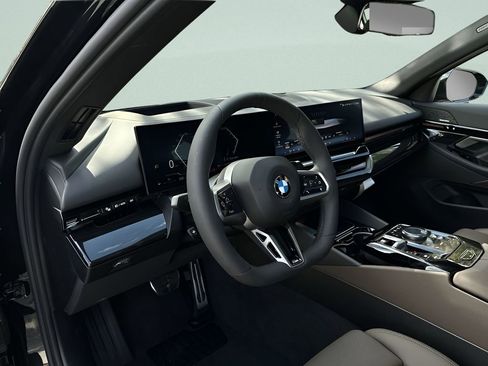 Used 2026 BMW 530i xDrive w/ M Sport Package image 22