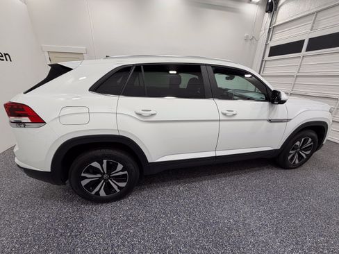Used 2024 Volkswagen Atlas Cross Sport SE FWD image 7