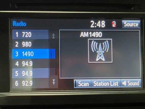 Used 2016 Toyota Tacoma SR image 3