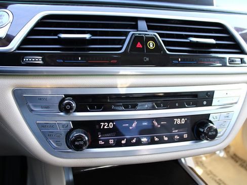 Used 2017 BMW 750i image 35