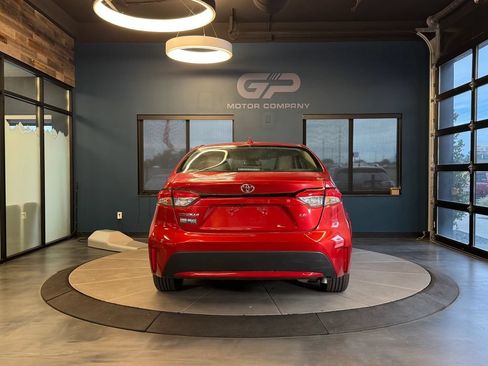 Used 2020 Toyota Corolla LE FWD image 4