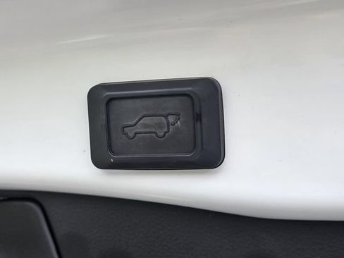 Used 2020 Toyota RAV4 XLE w/ Convenience Package AWD/4WD image 13