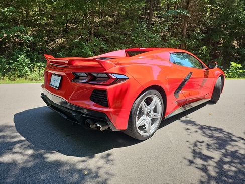 Used 2021 Chevrolet Corvette Stingray Convertible w/ Z51 Performance Package RWD image 4
