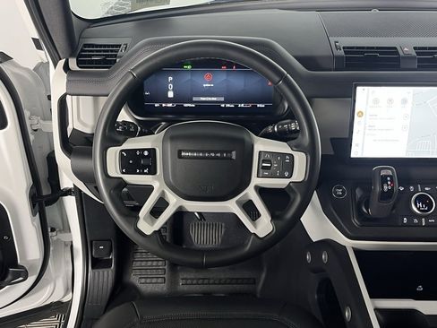 Used 2025 Land Rover Defender 110 S image 15