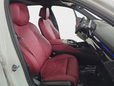 Used 2026 BMW 530i xDrive w/ Premium Package image 11