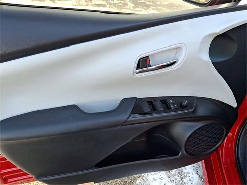 Used 2021 Toyota Prius Prime XLE image 12